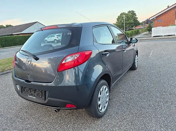 Mazda 2 2008 photo 4