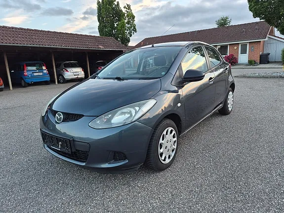 Mazda 2 2008 photo 2