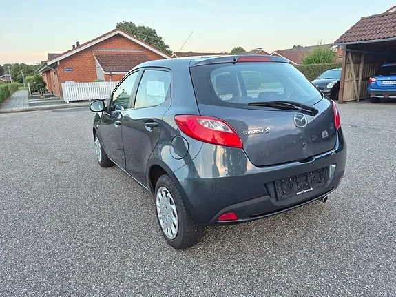 Mazda 2 2008 photo 3