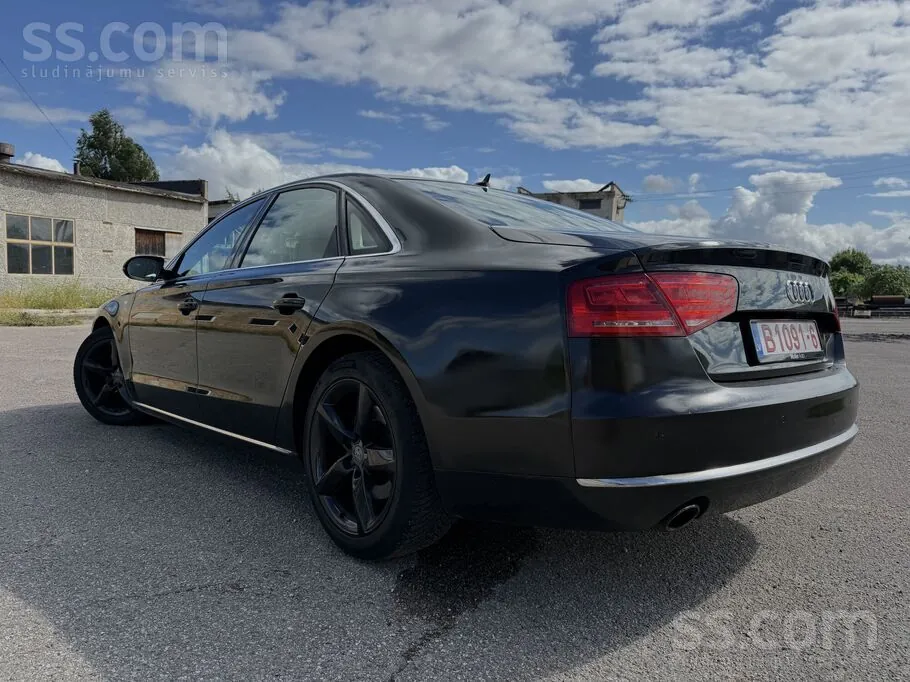 Audi A8 2012 photo 5