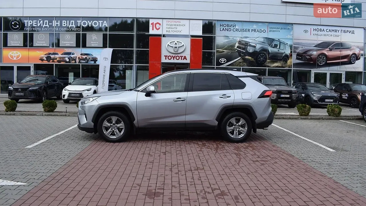 Toyota Rav4 2023 photo 3