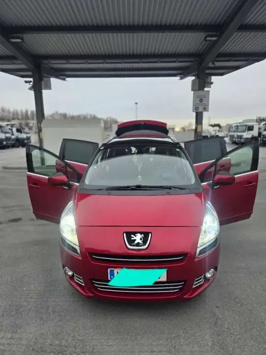 Peugeot 5008 2012 photo 2