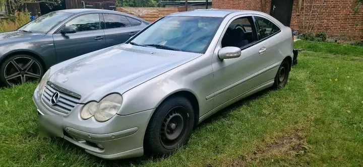 Mercedes-Benz C220