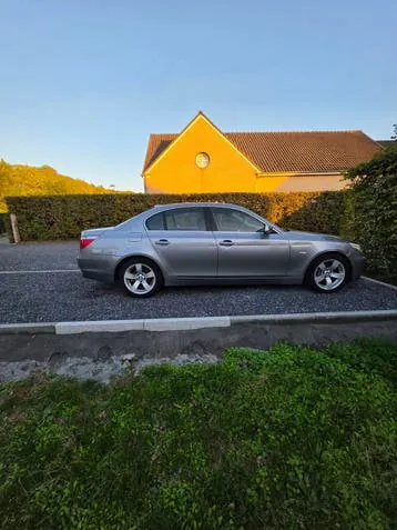 BMW 520I