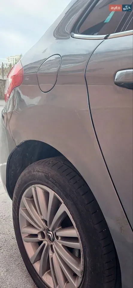 Citroen C4 2012 photo 2
