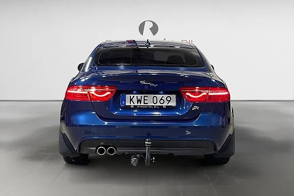 Jaguar Xe 2016 photo 5