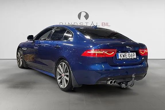 Jaguar Xe 2016 photo 4
