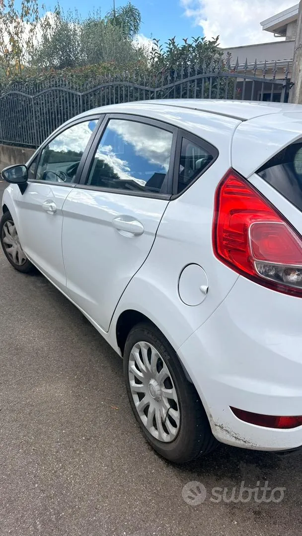Ford Fiesta 2021 photo 2