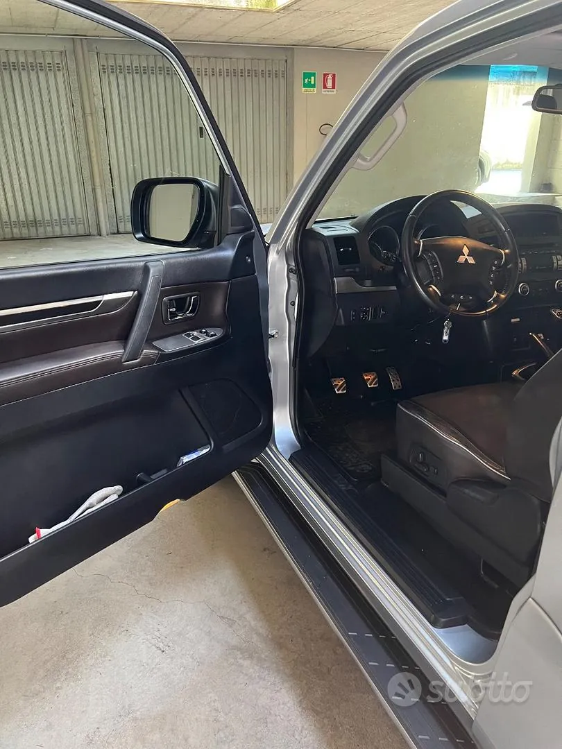 Mitsubishi Pajero 2011 photo 4