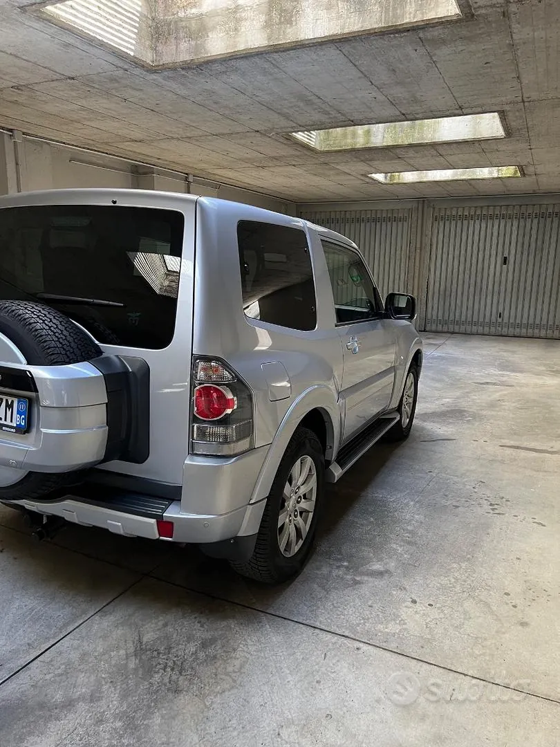 Mitsubishi Pajero 2011 photo 3