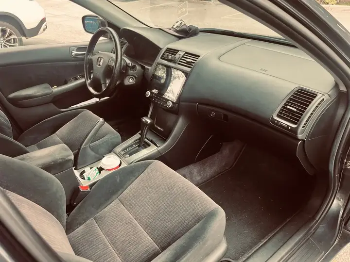 Honda Accord 2004 photo 4