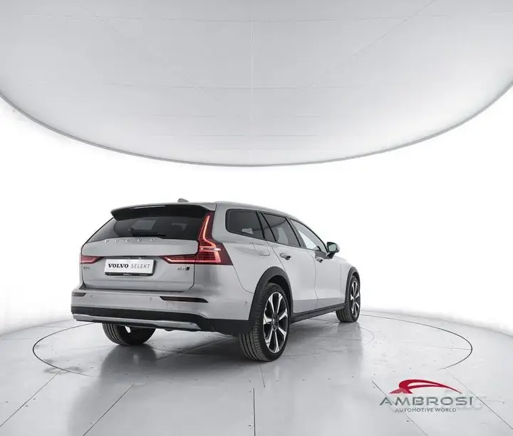 Volvo V60 Cross Country 2023 photo 3