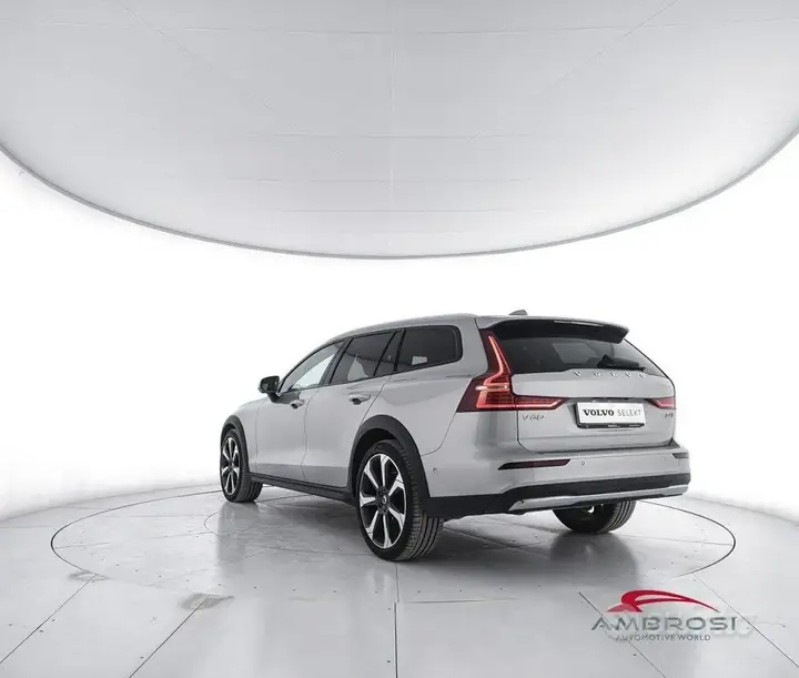 Volvo V60 Cross Country 2023 photo 4