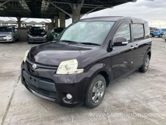 Toyota Sienta 2011 photo 2