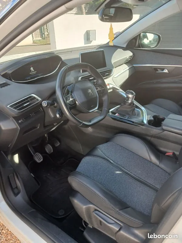Peugeot 3008 2018 photo 2