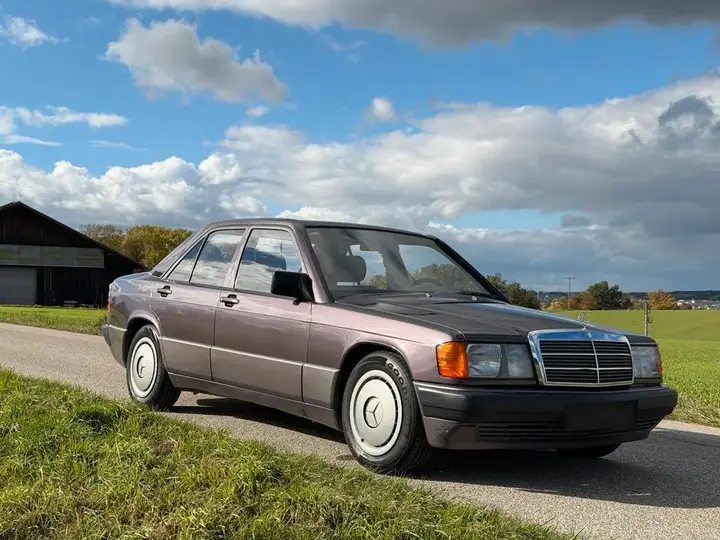 Mercedes-Benz 190E