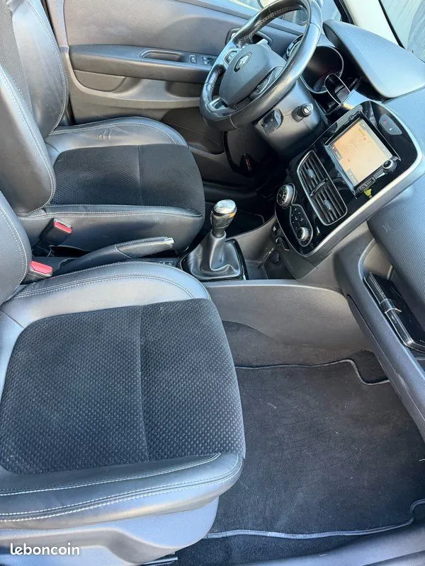 Renault Clio 2017 photo 2