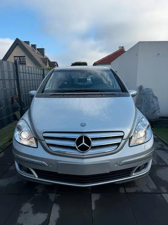 Mercedes-Benz B200