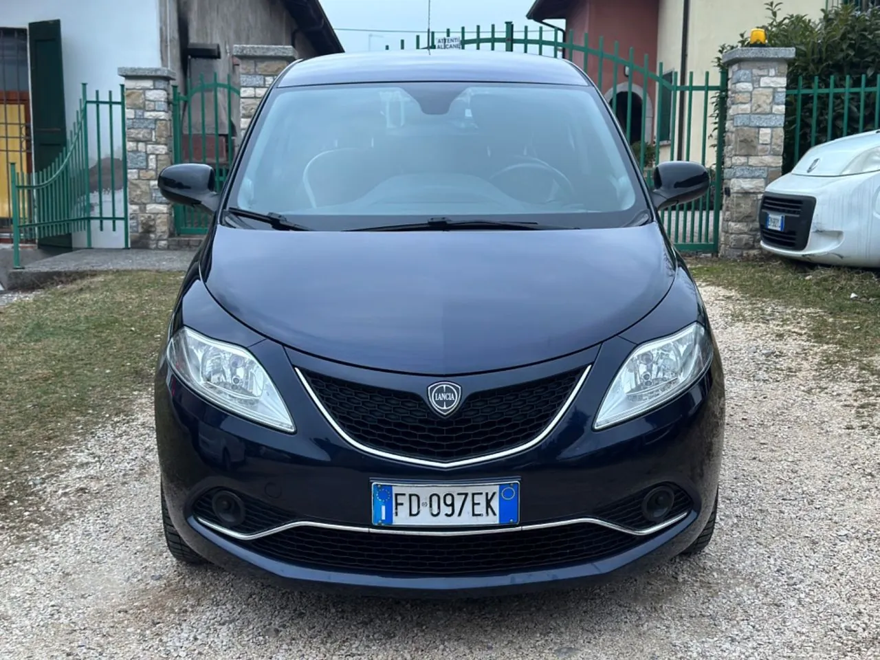 Lancia Ypsilon 2016 photo 2