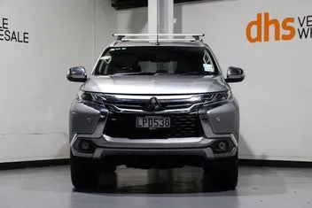 Mitsubishi Pajero Sport 2018 photo 3