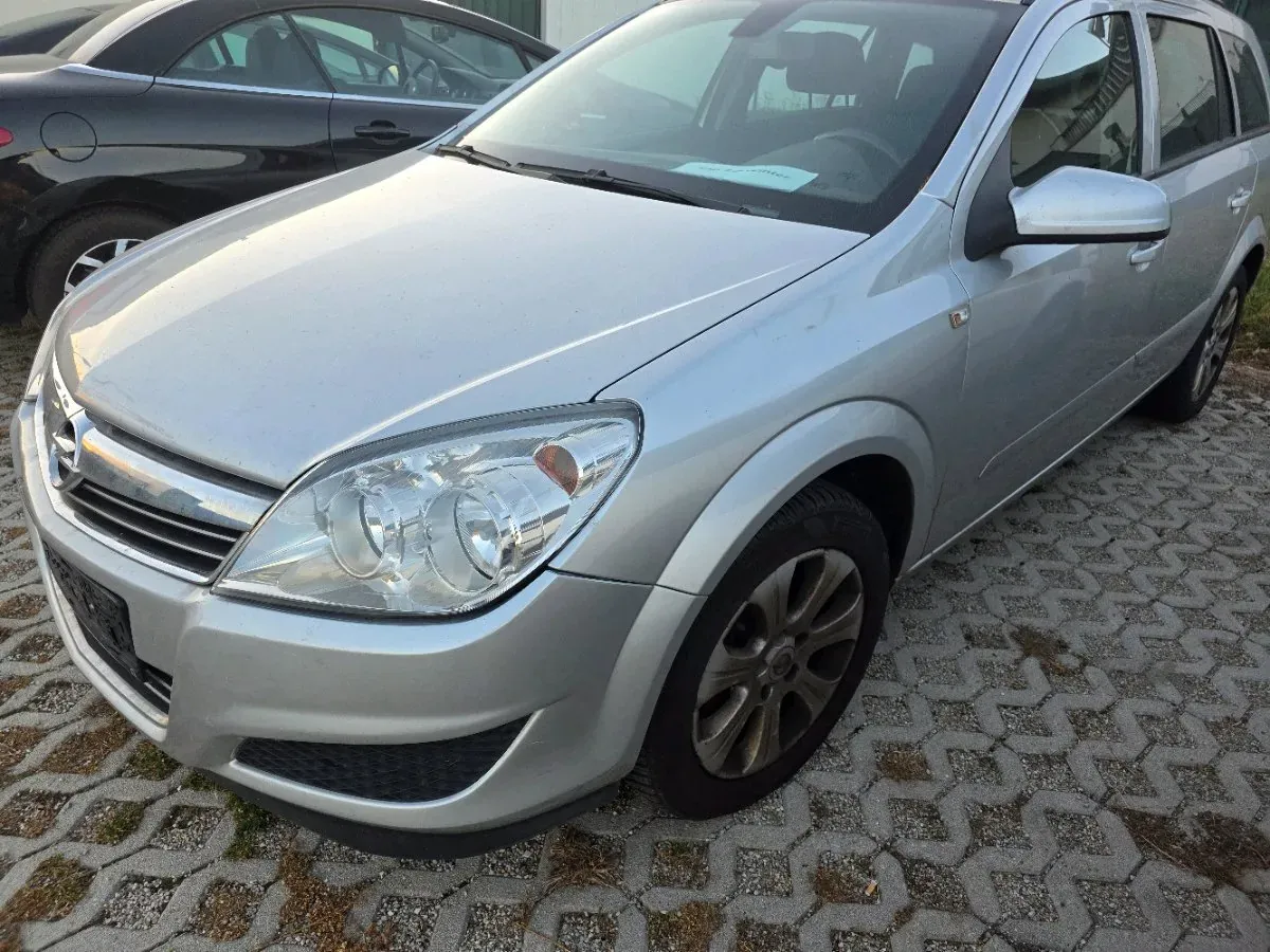 Opel Astra 2008 photo 2