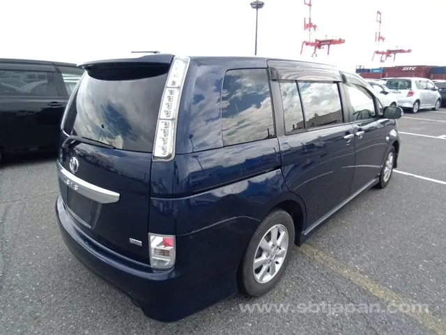 Toyota Isis 2013 photo 4