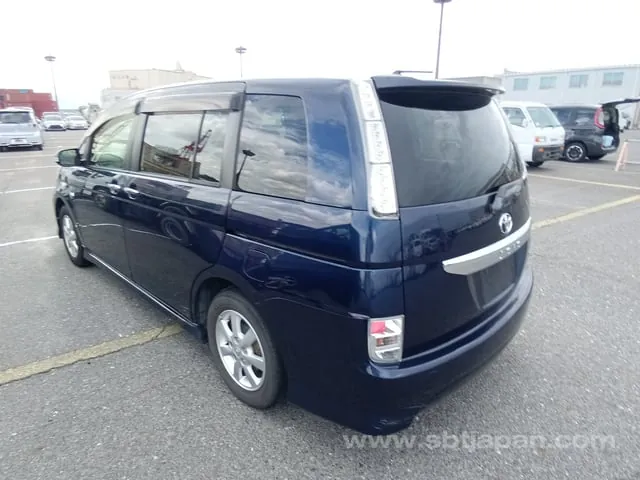 Toyota Isis 2013 photo 3