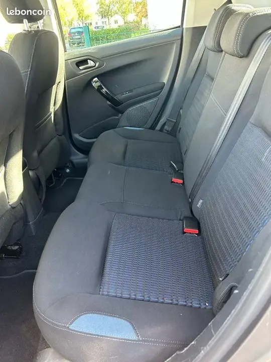 Peugeot 208 2012 photo 5