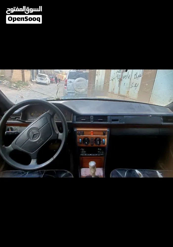 Mercedes-Benz 230 1992 photo 4