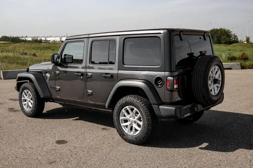Jeep Wrangler 2023 photo 2
