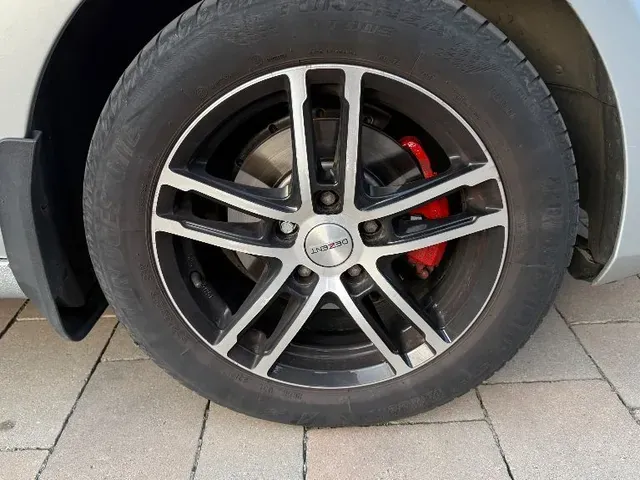 Volkswagen Golf 2011 photo 2