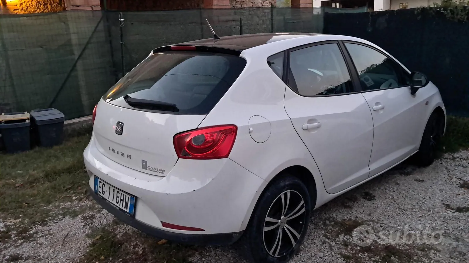 Seat Ibiza 2011 photo 2