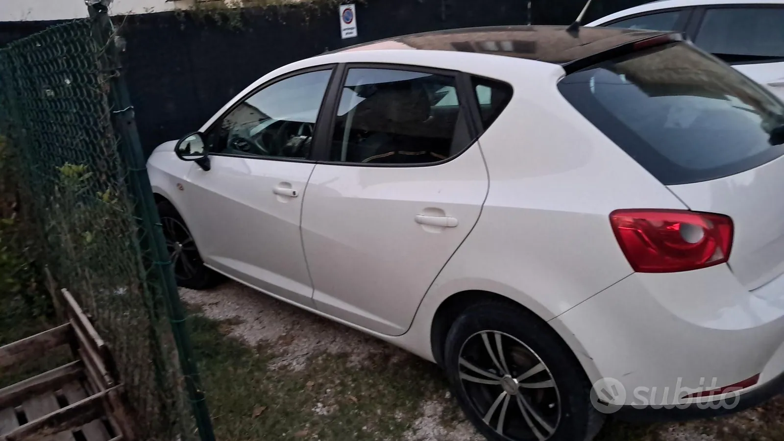 Seat Ibiza 2011 photo 3