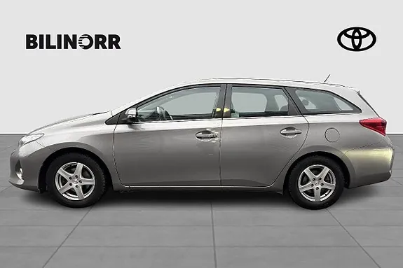 Toyota Auris 2013 photo 3