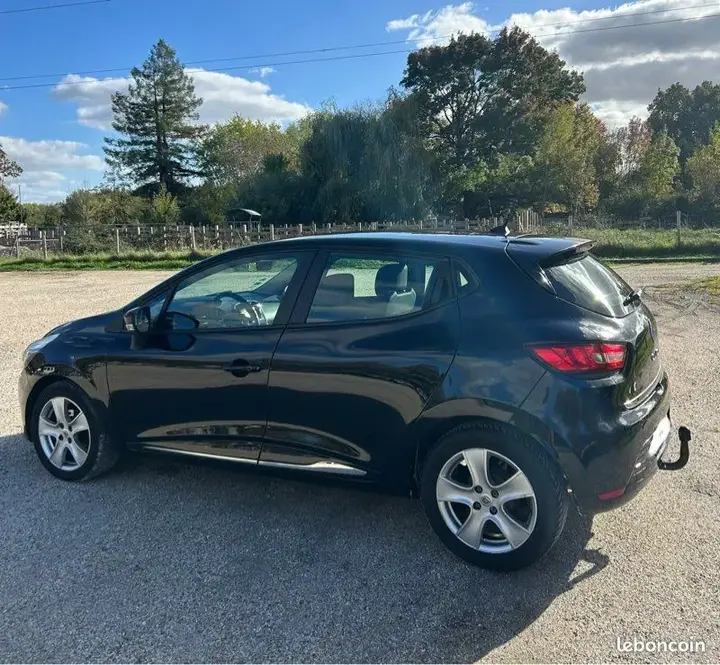 Renault Clio 2012 photo 2