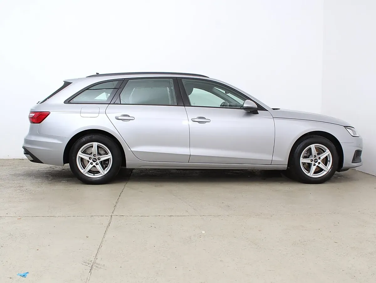 Audi A4 2024 photo 3
