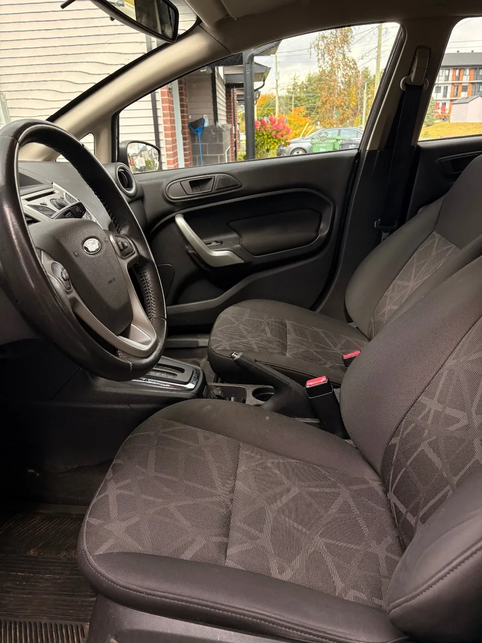 Ford Fiesta 2011 photo 3