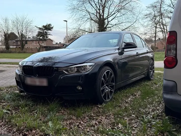 BMW 330E
