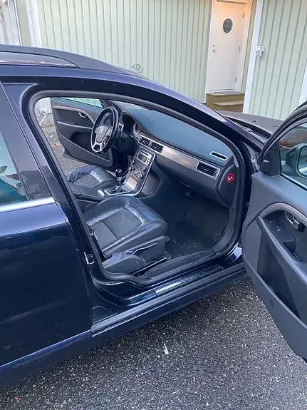 Volvo V70 2011 photo 2