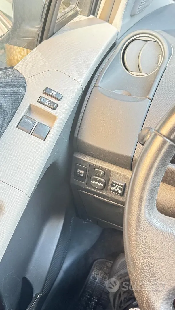 Toyota Yaris 2008 photo 2