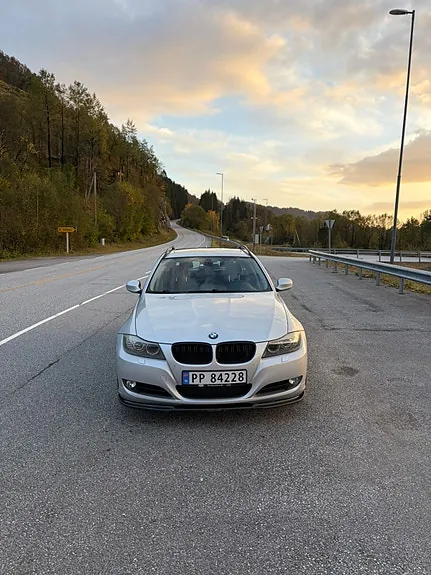 BMW 318D 2008 photo 2