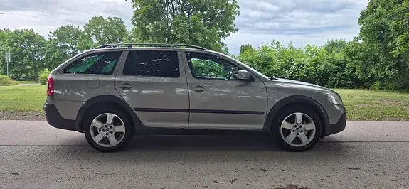 Skoda Octavia Scout 2012 photo 4