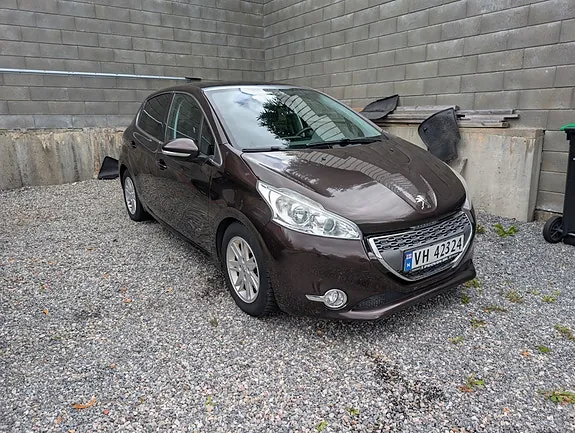 Peugeot 208 2012 photo 3