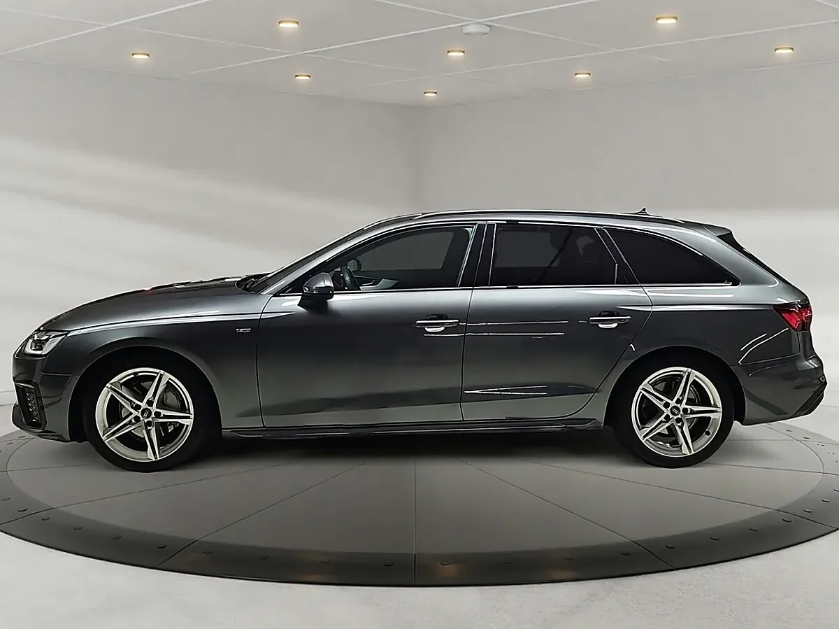 Audi A4 2022 photo 2