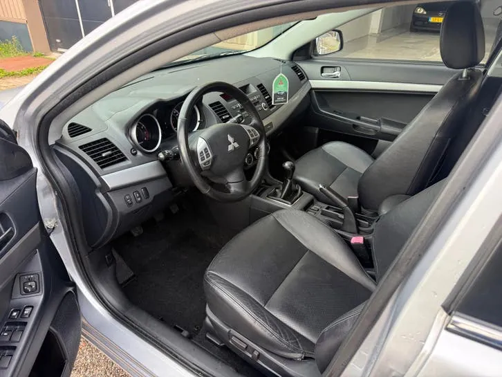 Mitsubishi Lancer 2011 photo 2