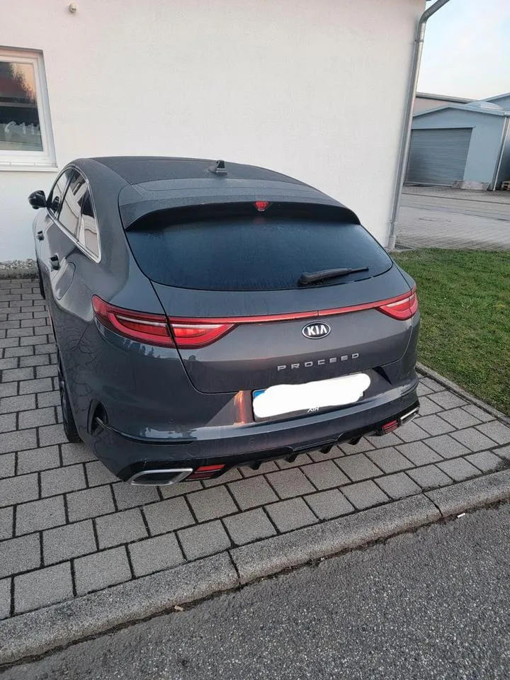 Kia Proceed