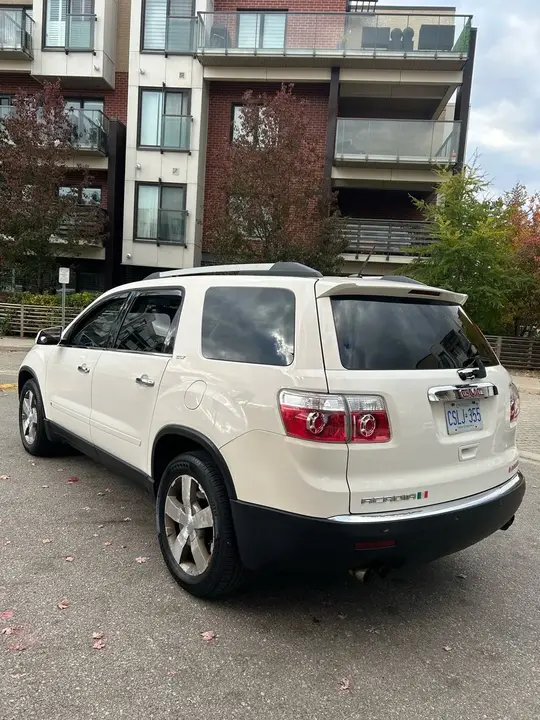GMC Acadia 2010 photo 3