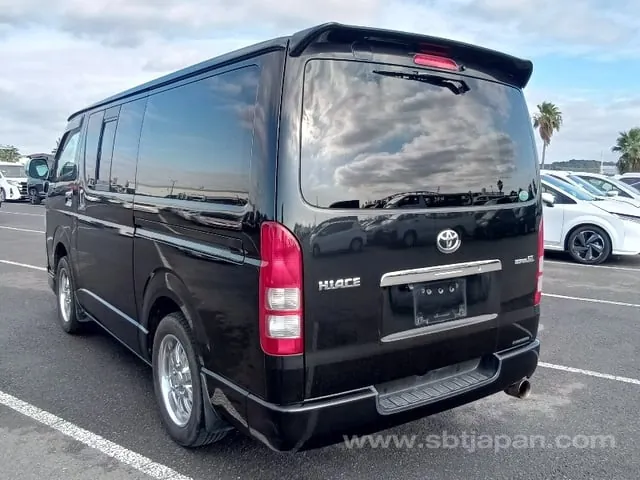 Toyota Hiace 2011 photo 3