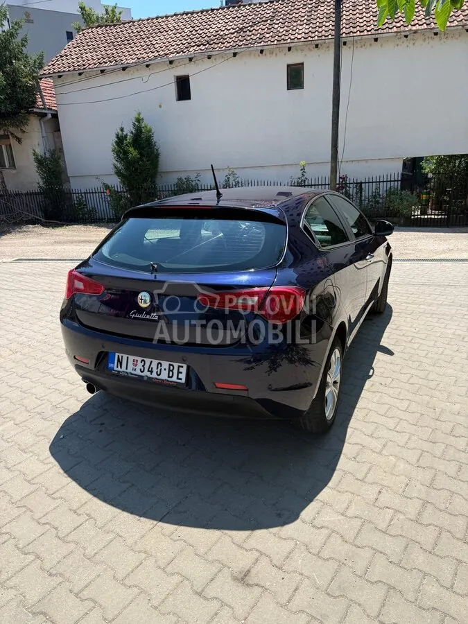 Alfa Romeo Giulietta 2010 photo 4