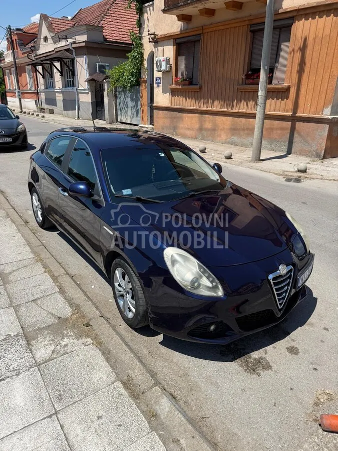 Alfa Romeo Giulietta 2010 photo 2